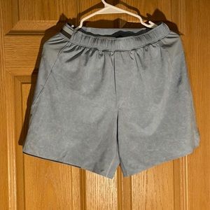 Men’s Lululemon shorts with in-seem